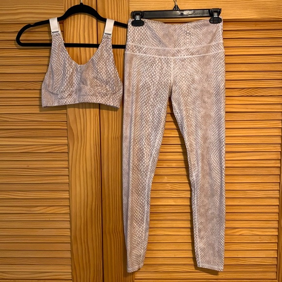 Varley Pants - Varley Workout Leggings - pink Snake Skin pattern